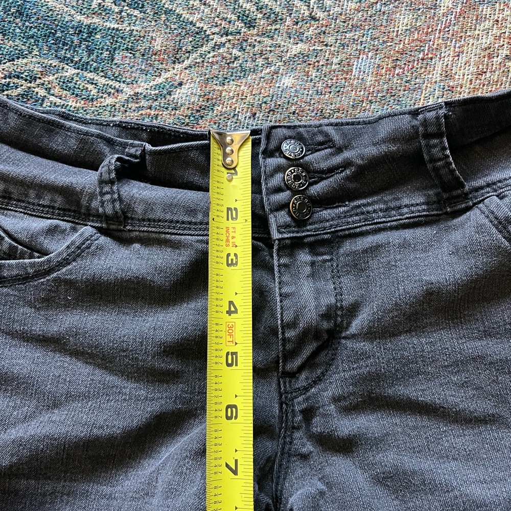 Vintage 90s Guess Jean Shorts Womens 32 High Rise Mom Core USA Button Fly Y2K - Picture 13 of 16